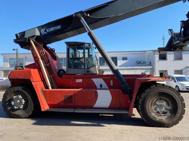 Full-container reach stacker Kalmar DRF450-60S5