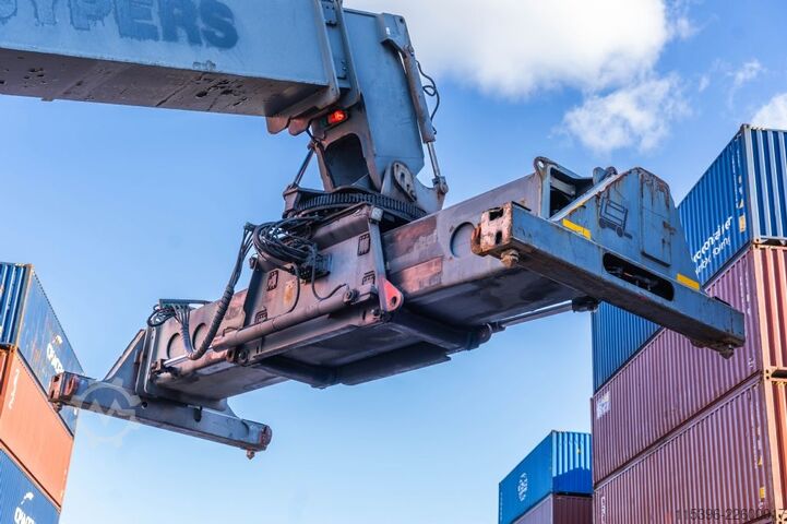 Full-container reach stacker Kalmar DRF450-60S5