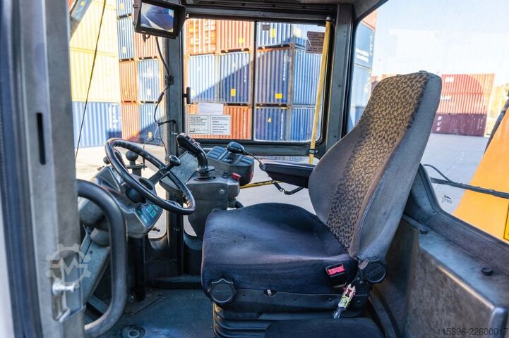 Full-container reach stacker Kalmar DRF450-60S5