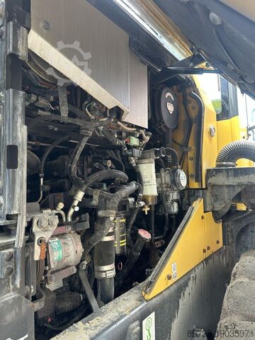 Kerekes rakodó Shovel WA270 8 - Gebruikt