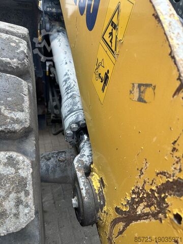 Kerekes rakodó Shovel WA270 8 - Gebruikt