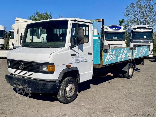 Platforma za učitavanje Mercedes-Benz 711 D open truck. 5.10 m long cargo, 3 seats. V...