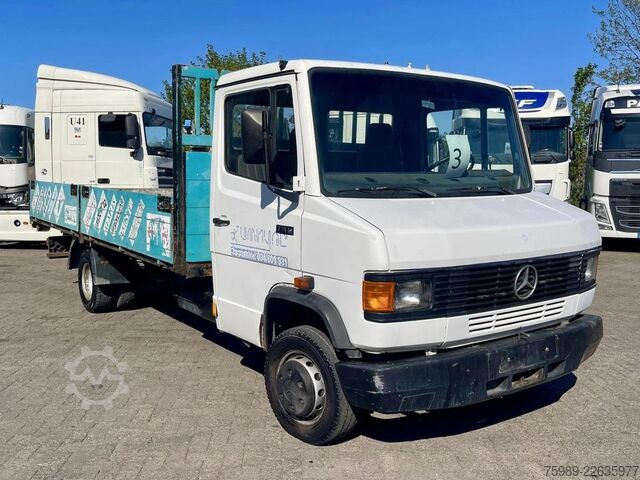 Platforma za učitavanje Mercedes-Benz 711 D open truck. 5.10 m long cargo, 3 seats. V...