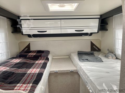 Halvintegrerad husbil Forster T 699 EB 140 PS * Automatik * 3,5 t