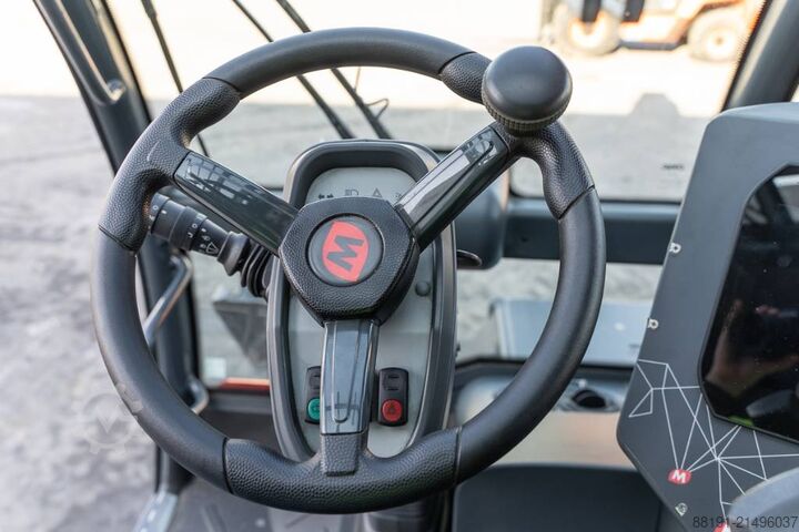 Teleszkópos rakodó Magni RTH 4.18