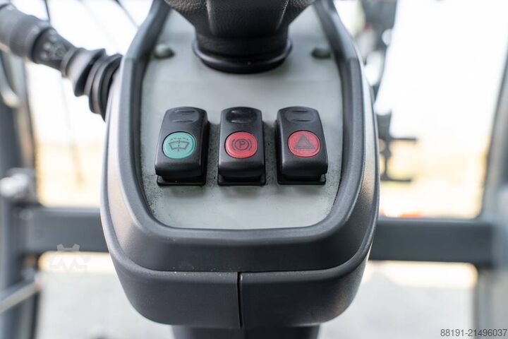 Teleszkópos rakodó Magni RTH 4.18