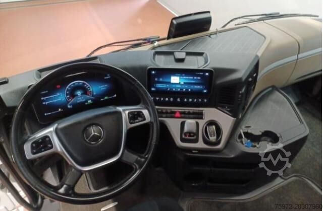 Kamion sa ravnom platformom i ceradom Mercedes-Benz Actros 1833 L nR Curtainsider