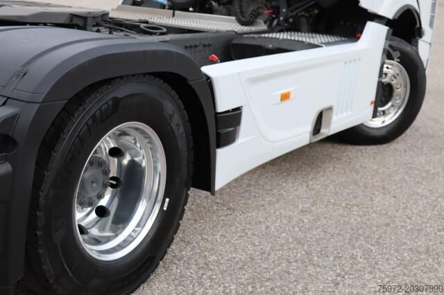Standardni tegljač Mercedes-Benz Actros 1853 LS