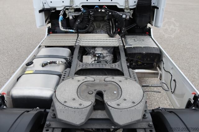 Standardni tegljač Mercedes-Benz Actros 1853 LS