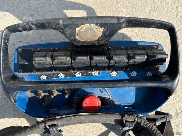 Jeřáb na nákladním automobilu MERCEDES-BENZ ACTROS 2548* Sattelzugmaschine* HMF 3622 K4/FUNK