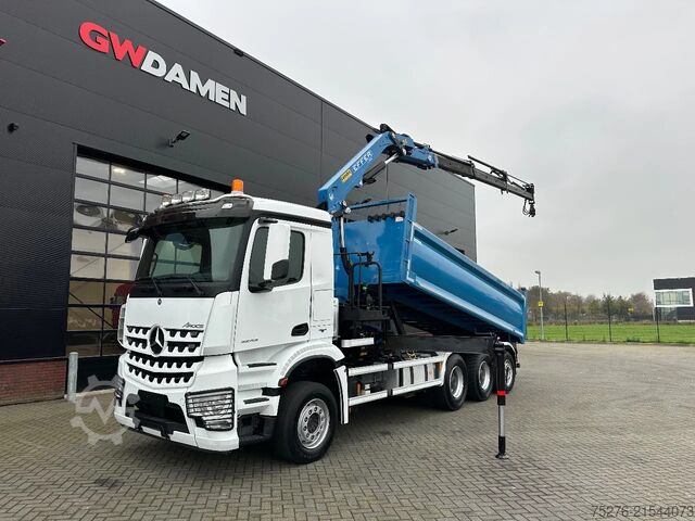 Camion-benne avec grue Mercedes-Benz Arocs 3243 8x4 Tridem Kipper/Kraan Euro 6