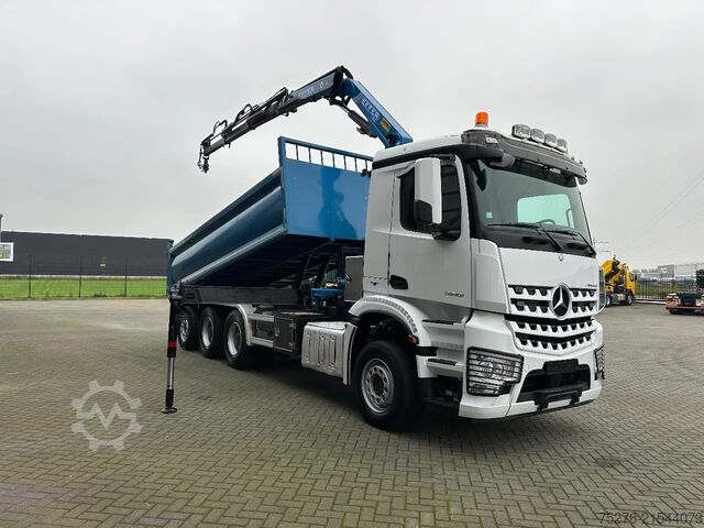 Camion-benne avec grue Mercedes-Benz Arocs 3243 8x4 Tridem Kipper/Kraan Euro 6