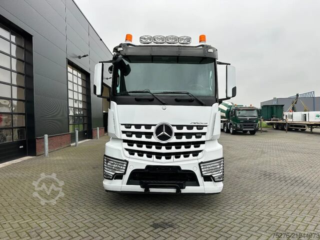 Camion-benne avec grue Mercedes-Benz Arocs 3243 8x4 Tridem Kipper/Kraan Euro 6