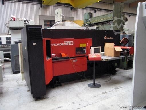 Presse à emboutir et à poinçonner des tôles minces Amada Arcade 210 CNC