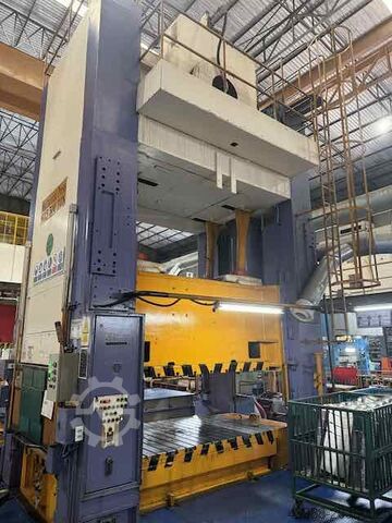 Tryckpress med två kolumner SCHULER E4-500