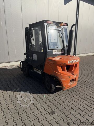 Dieselový vysokozdvižný vozík DOOSAN D30GP