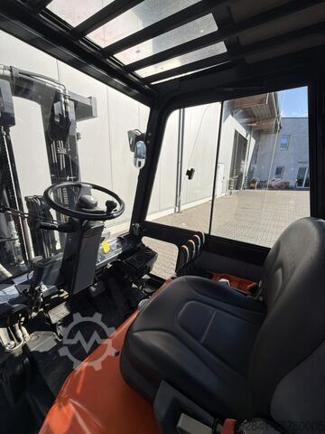 Dieselový vysokozdvižný vozík DOOSAN D30GP