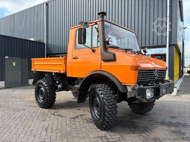 Camionnette UNIMOG 424 + 4X4 + BJ 1977 + MANUAL + 261666 KM + HYDR...