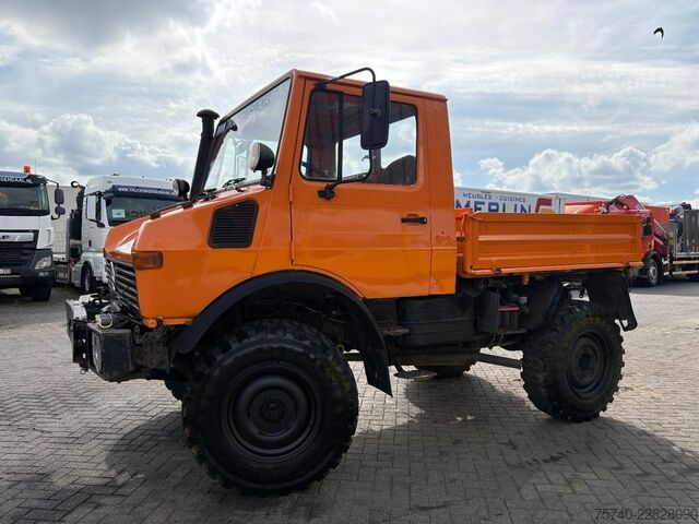 Camionnette UNIMOG 424 + 4X4 + BJ 1977 + MANUAL + 261666 KM + HYDR...