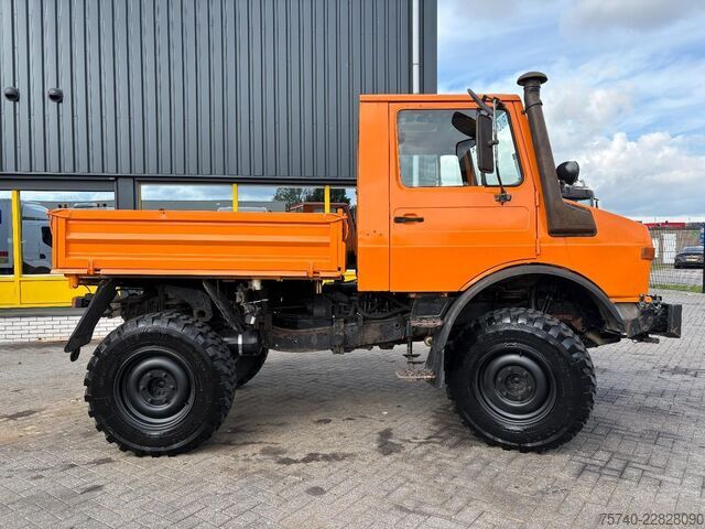 Camionnette UNIMOG 424 + 4X4 + BJ 1977 + MANUAL + 261666 KM + HYDR...