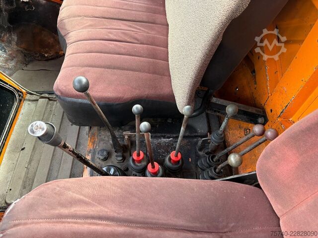 Camionnette UNIMOG 424 + 4X4 + BJ 1977 + MANUAL + 261666 KM + HYDR...