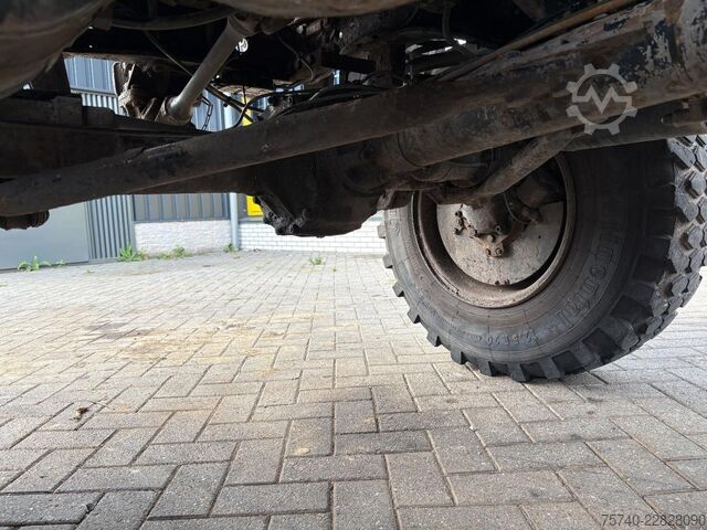 Camionnette UNIMOG 424 + 4X4 + BJ 1977 + MANUAL + 261666 KM + HYDR...
