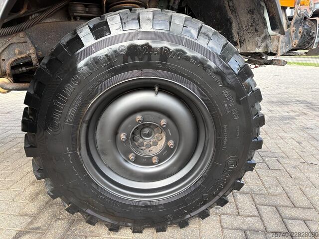 Camionnette UNIMOG 424 + 4X4 + BJ 1977 + MANUAL + 261666 KM + HYDR...