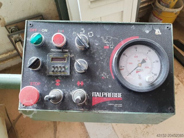 Lamellaprés redőnygyártáshoz Italpresse Program/30