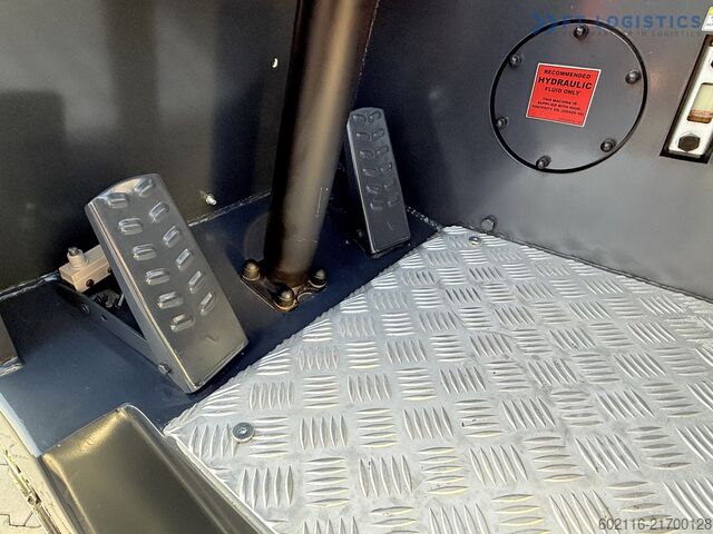 Stivuitor cu patru direcții Combilift CB4000 GAS TRIPLEX 5200 POSITIONER