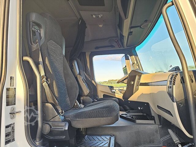 Standaard trekker MERCEDES-BENZ ACTROS 1843
