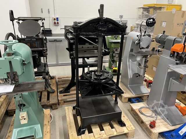Könyvkötő gép Karl Krause Large Bookbinding Press