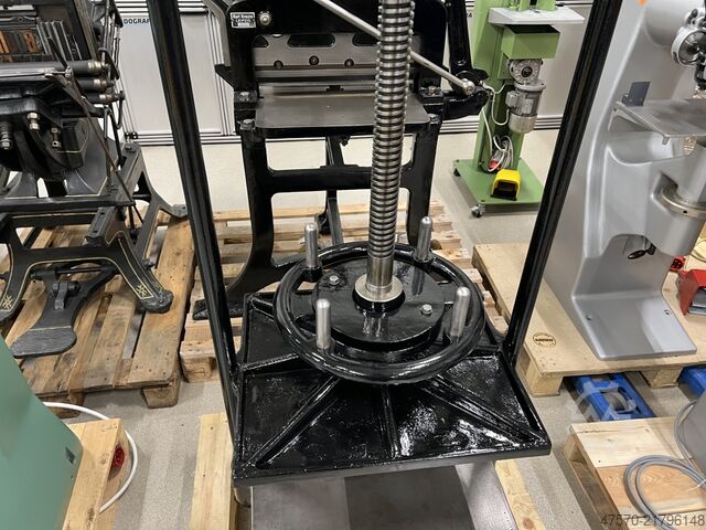 Könyvkötő gép Karl Krause Large Bookbinding Press