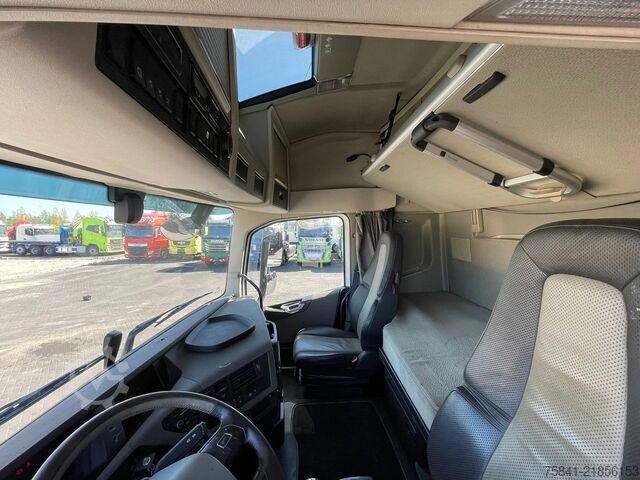 Vrachtwagen met kraan Volvo FH 540 8x4 HIAB 554E-9 HIPRO