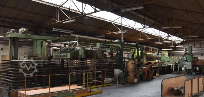 Línea de producción de madera contrachapada Becker&Van Hüllen Ligne de presse