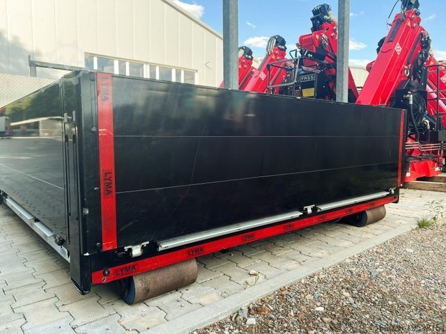 Auflieger-Wechselfahrgestell  Abrollcontainer mit Bordwänden