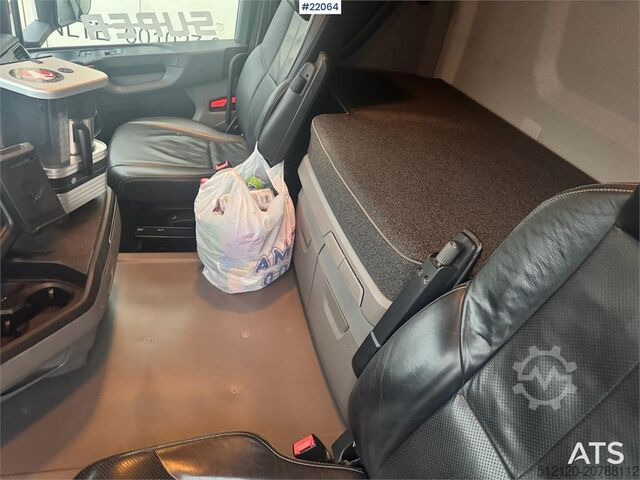 Box body Scania R660 6x4 box truck with refrigeration/freezer unit