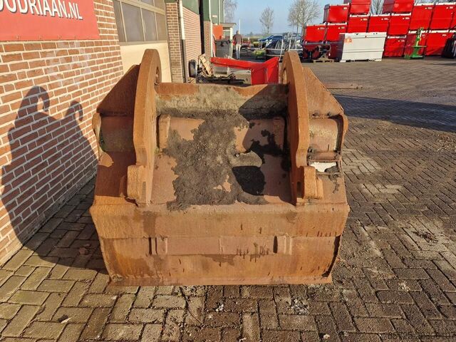 Bucket  verachterd dieplepel