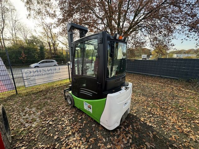 Carrello elevatore elettrico a 3 ruote Jungheinrich EFG218