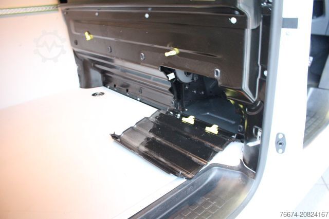 Furgon blaszak OPEL Vivaro Kasten Edition M