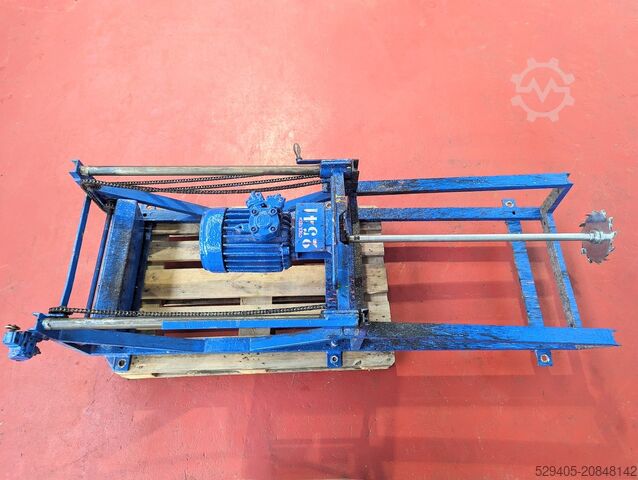 Dissolver with wall support - -