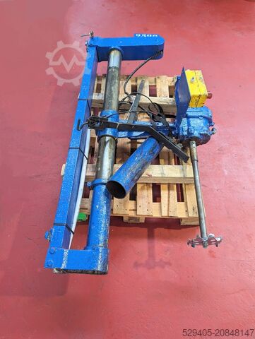 Stirrer on wall support - -