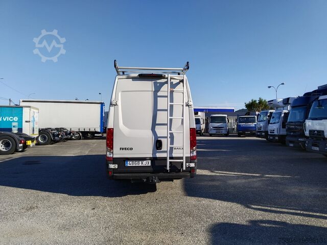 Carrinha de caixa fechada Iveco DAILY 35S18