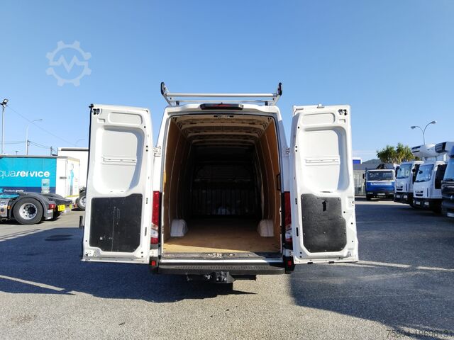 Carrinha de caixa fechada Iveco DAILY 35S18
