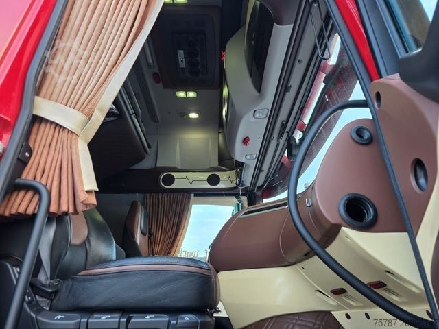 Ciągnik siodłowy typu volume DAF XF 530 SSC LL ZF Intarder, Leder, Standklima