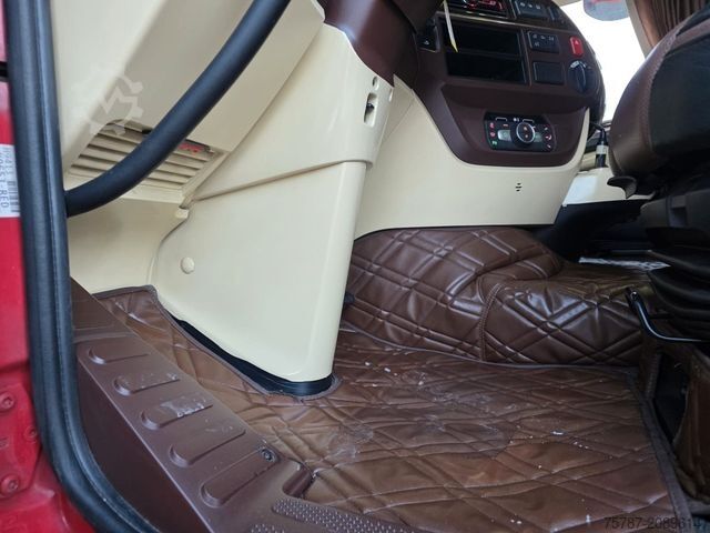 Ciągnik siodłowy typu volume DAF XF 530 SSC LL ZF Intarder, Leder, Standklima