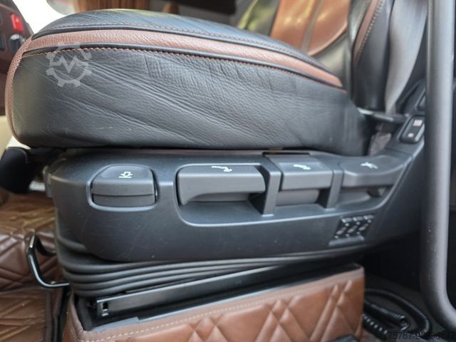 Ciągnik siodłowy typu volume DAF XF 530 SSC LL ZF Intarder, Leder, Standklima