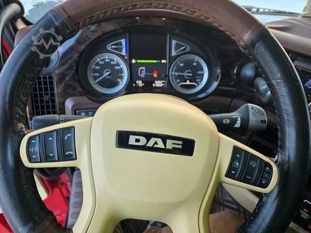 Ciągnik siodłowy typu volume DAF XF 530 SSC LL ZF Intarder, Leder, Standklima