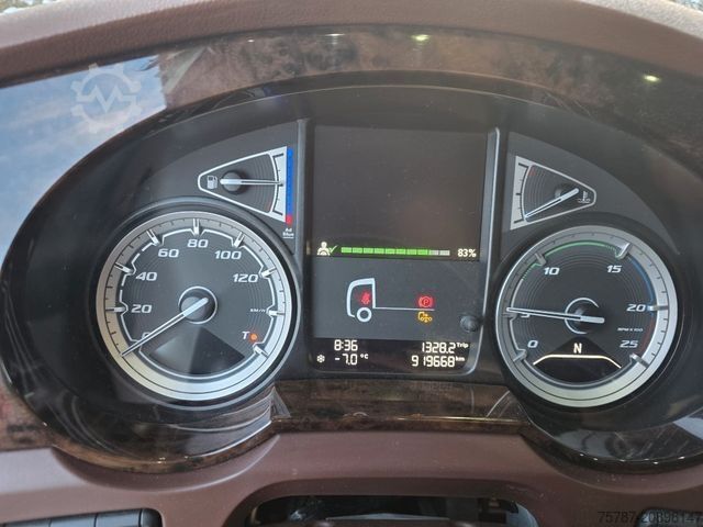 Ciągnik siodłowy typu volume DAF XF 530 SSC LL ZF Intarder, Leder, Standklima