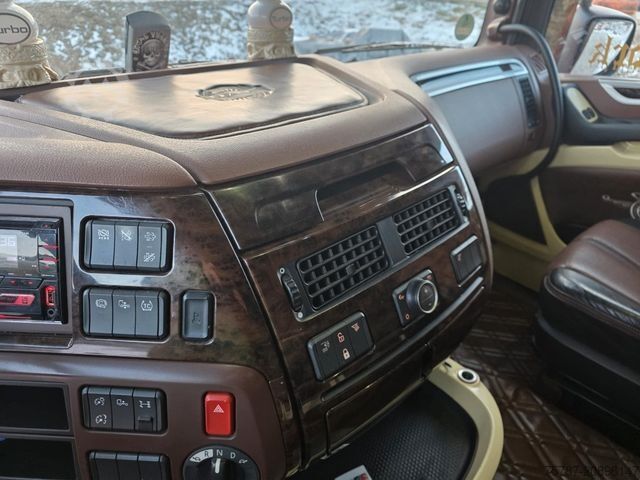 Ciągnik siodłowy typu volume DAF XF 530 SSC LL ZF Intarder, Leder, Standklima