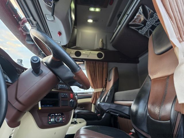 Ciągnik siodłowy typu volume DAF XF 530 SSC LL ZF Intarder, Leder, Standklima